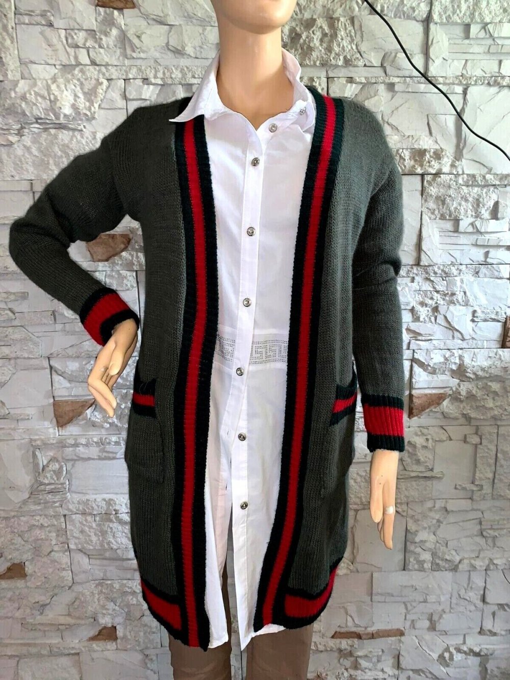 Süsse Cardigan Jacke in gr 38-42 Farbe Khaki Feinstrick AA - 57 cm Länge - 90 cm Neu Material 65% Acrylic 25% Polyester 10% Wolle