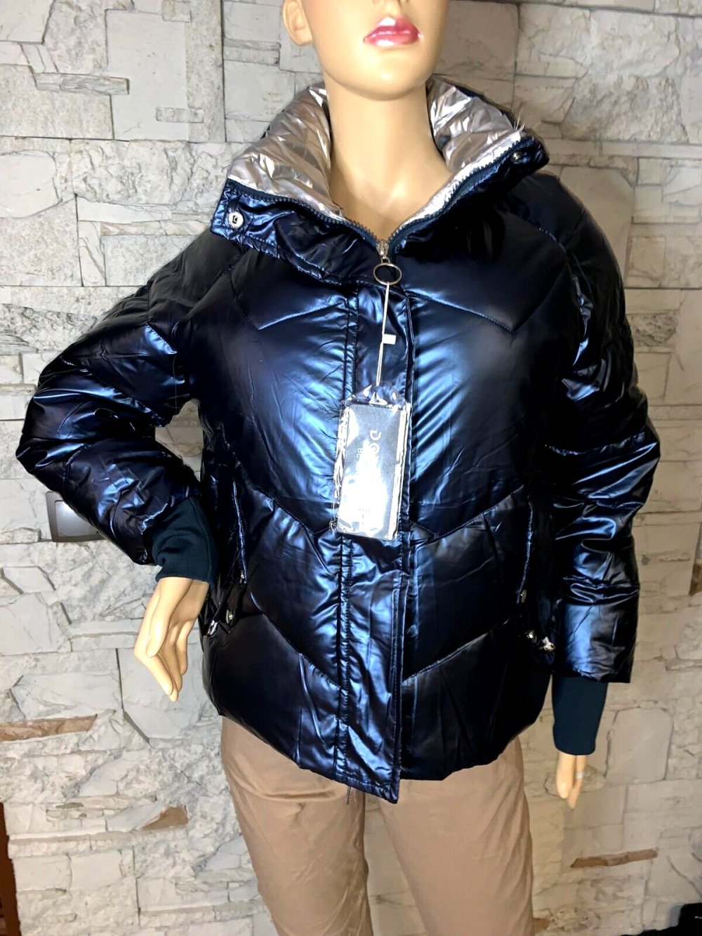 Tolle Winter Herbst Jacke  in gr L Farbe Metalic Blau Neu mit Etikett Gesteppt AA - 57 cm Länge 64 cm  Material Polyestermischung 