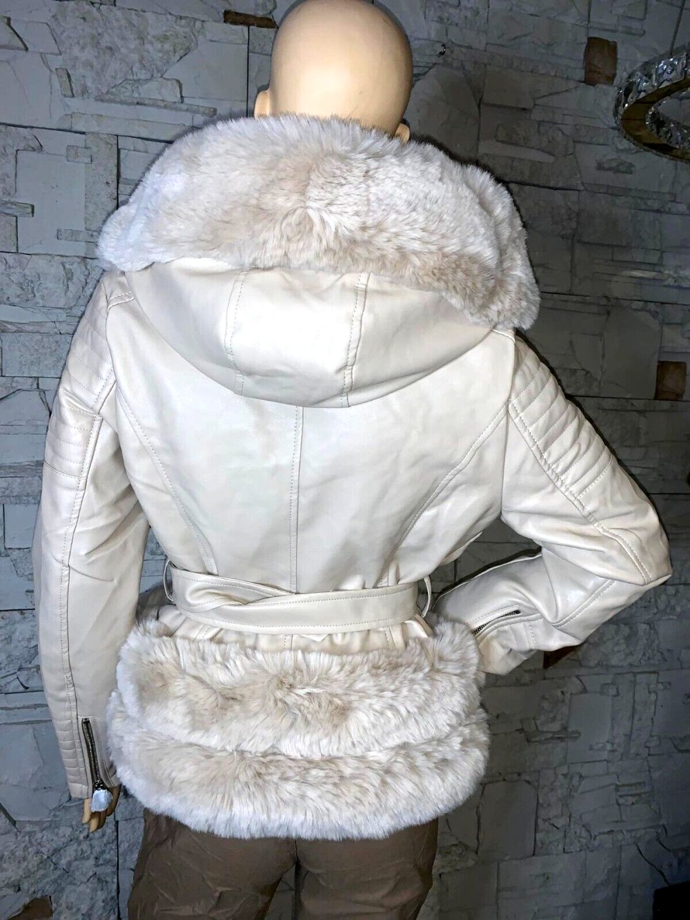 Tolle Winterjacke Mantel Leder Jacke   in grL  Farbe Beige   Leder Look Gefüttert Pelzkragen Kaputze  Neu mit Etikett