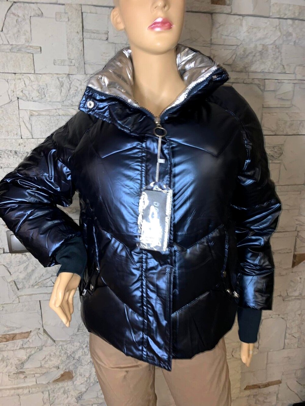 Tolle Winter Herbst Jacke  in gr L Farbe Metalic Blau Neu mit Etikett Gesteppt AA - 57 cm Länge 64 cm  Material Polyestermischung 
