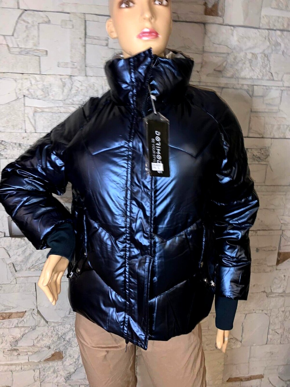 Tolle Winter Herbst Jacke  in gr L Farbe Metalic Blau Neu mit Etikett Gesteppt AA - 57 cm Länge 64 cm  Material Polyestermischung 