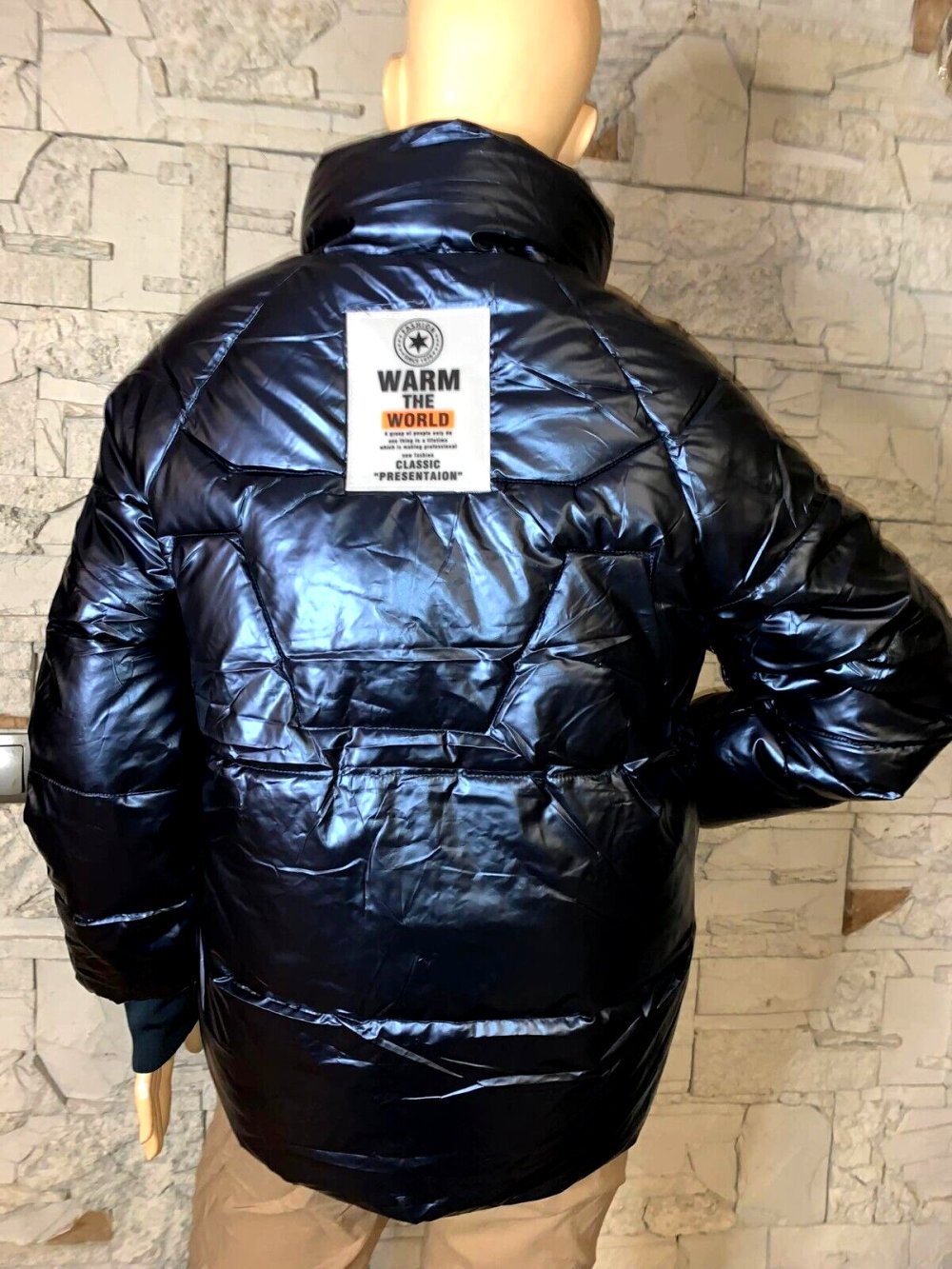 Tolle Winter Herbst Jacke  in gr L Farbe Metalic Blau Neu mit Etikett Gesteppt AA - 57 cm Länge 64 cm  Material Polyestermischung 