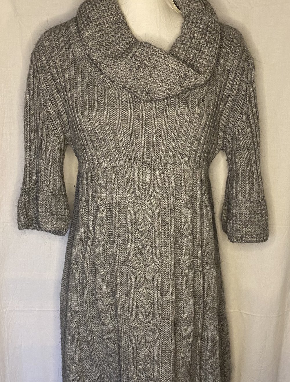 Graues Kurz Arm Strick Kleid mit XXL Rollkragen