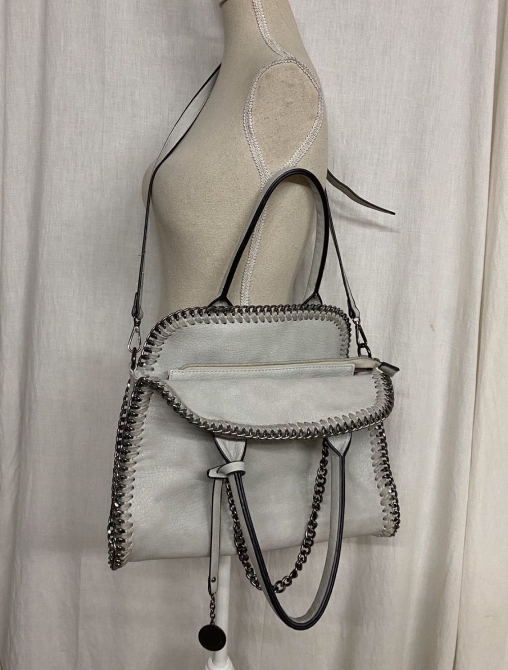 Creme Graue Leder Hand Tasche mit Ketten Details