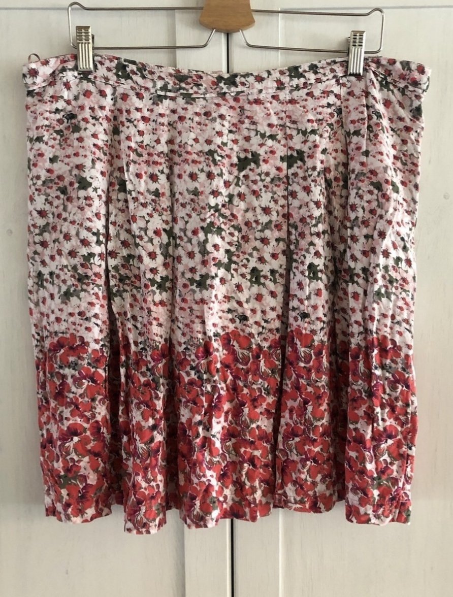 Weiß Rot Blumem Muster MIDI Rock