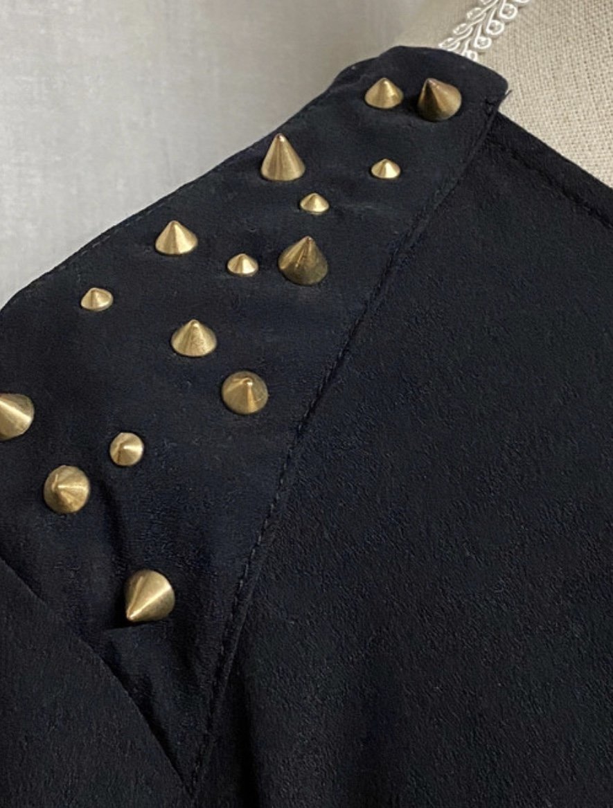 Schwarzes Langarm Tunika Kleid mit Goldenen Nieten