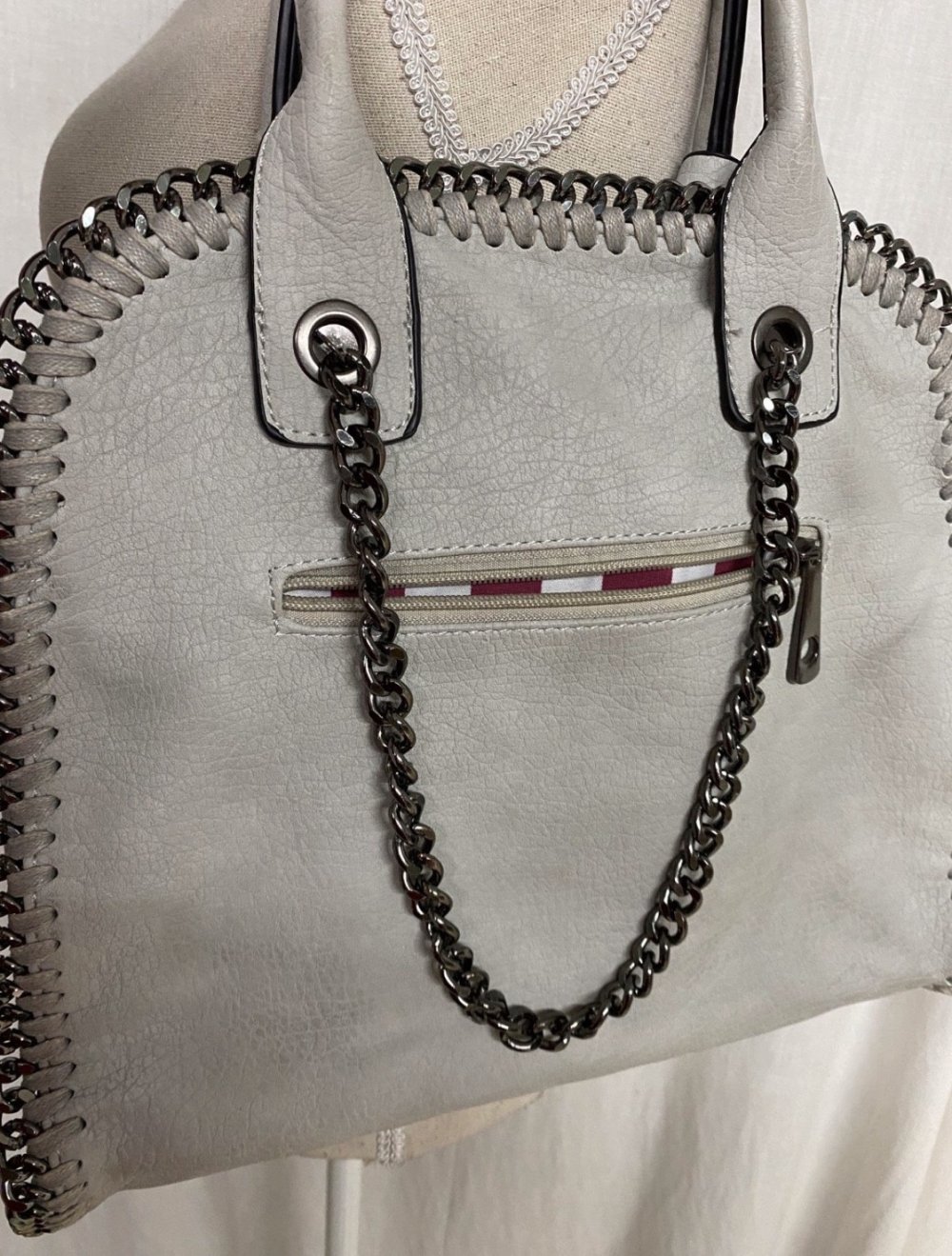 Creme Graue Leder Hand Tasche mit Ketten Details