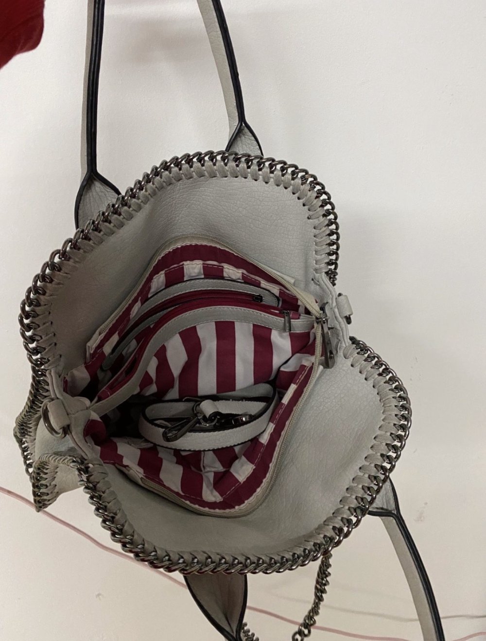 Creme Graue Leder Hand Tasche mit Ketten Details