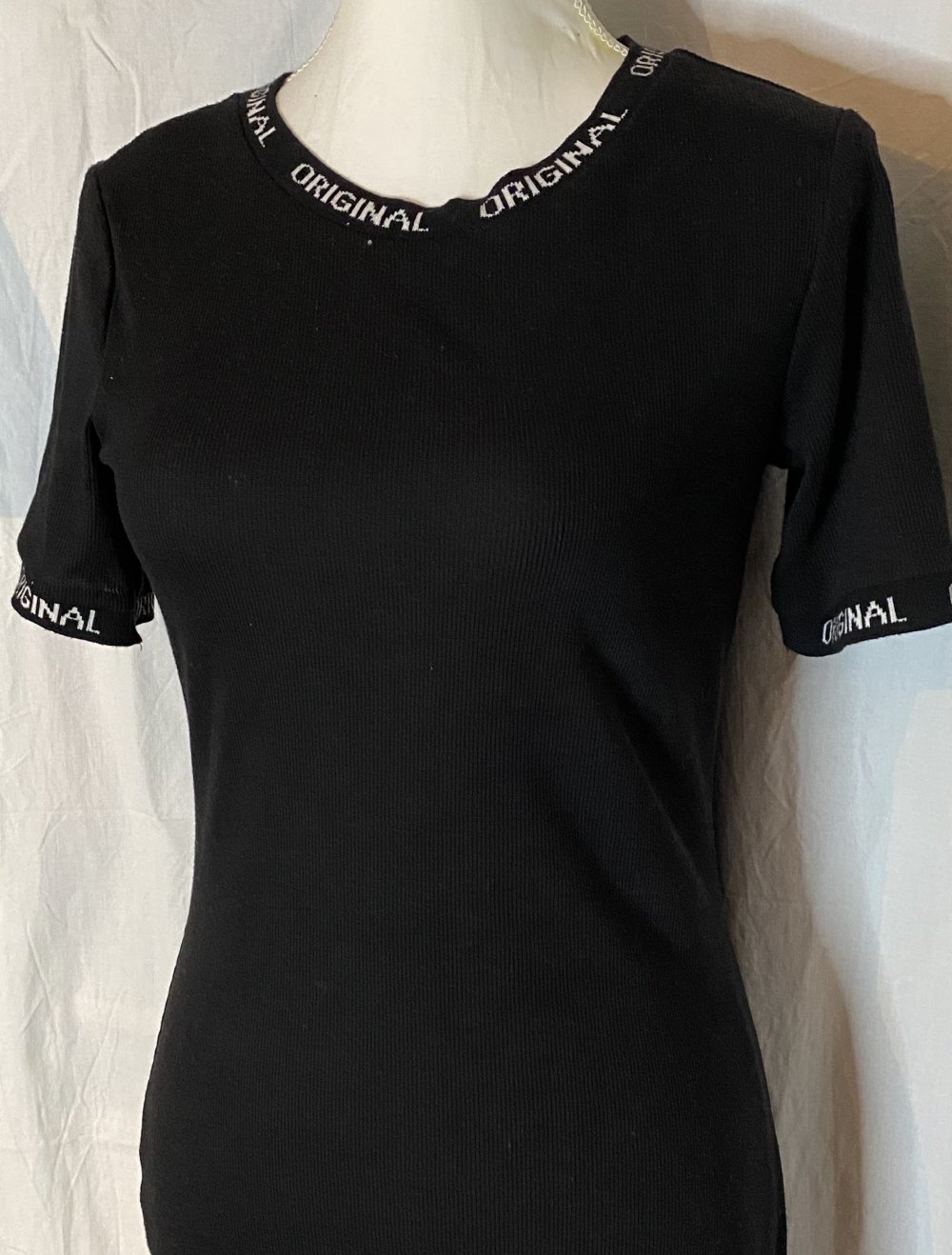 Schwarz Geripptes Etui Strick Kleid mit Bund Details