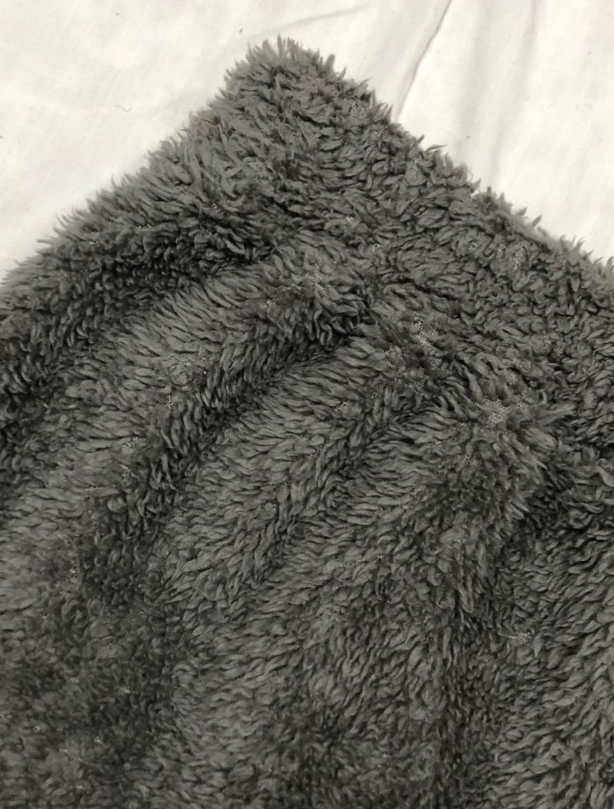 Graues Flausch Home Wear Set (Crop Top + Hose)