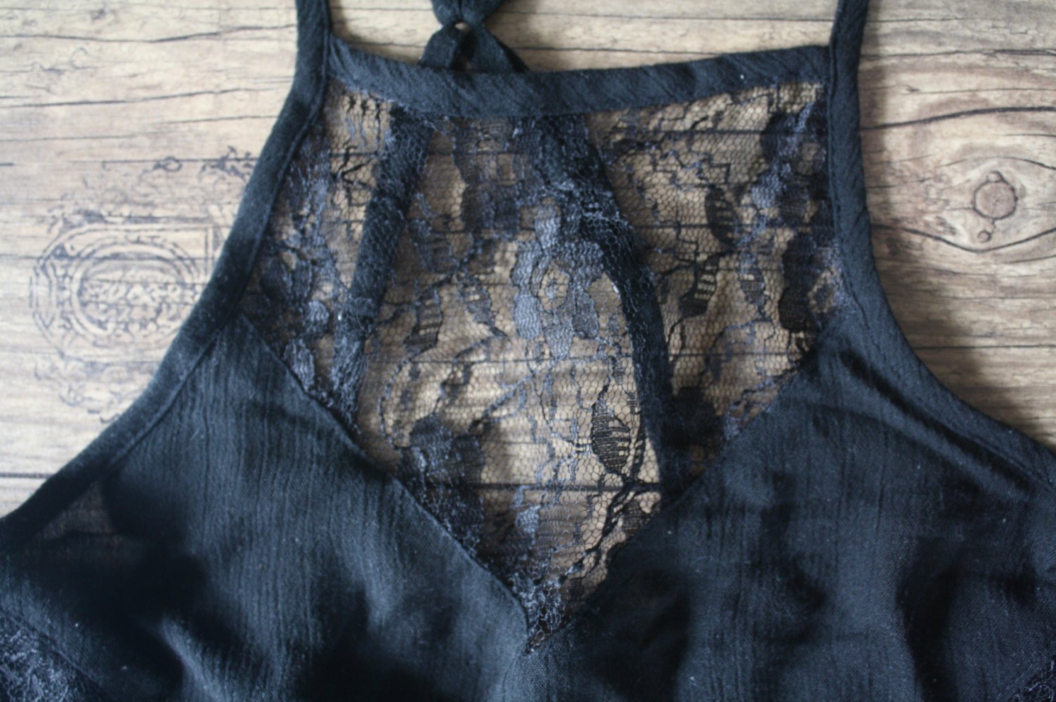 Hollister Abercrombie schwarzes Top mit Spitze und Voilant Trägershirt xs 34 Elfe Coachella wie nEU, kaum angehabt tiefschwarz