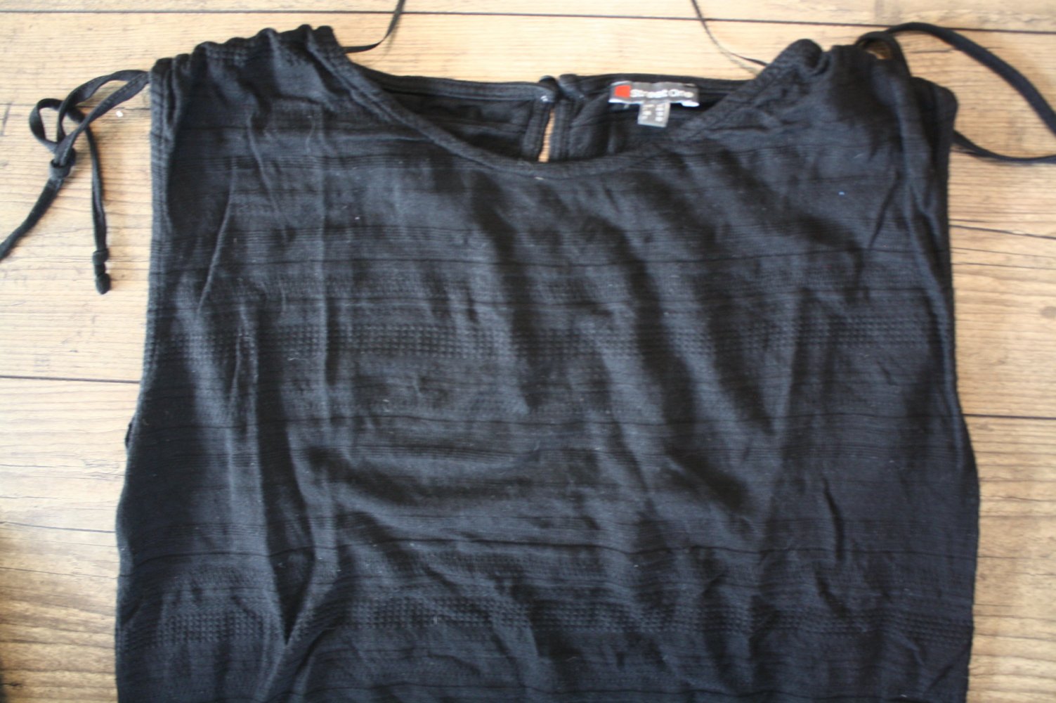 Schwarzes Street One Tshirt schwarz Sommershirt oder Bluse M L 40 Knopf hinten