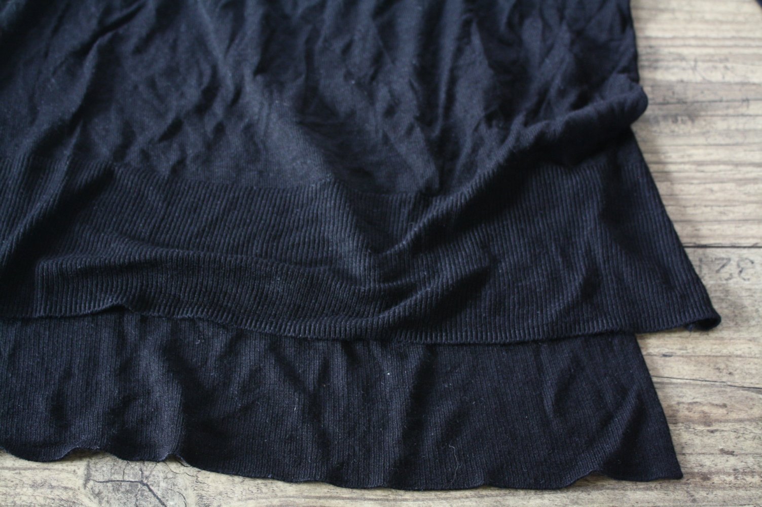 Schwarzer leichter Langarmpulli Feinstrick 40-42 wie neu Seitlich geschlitzt Ärmel geschlitzt TIEFSCHWARZ Bild 1