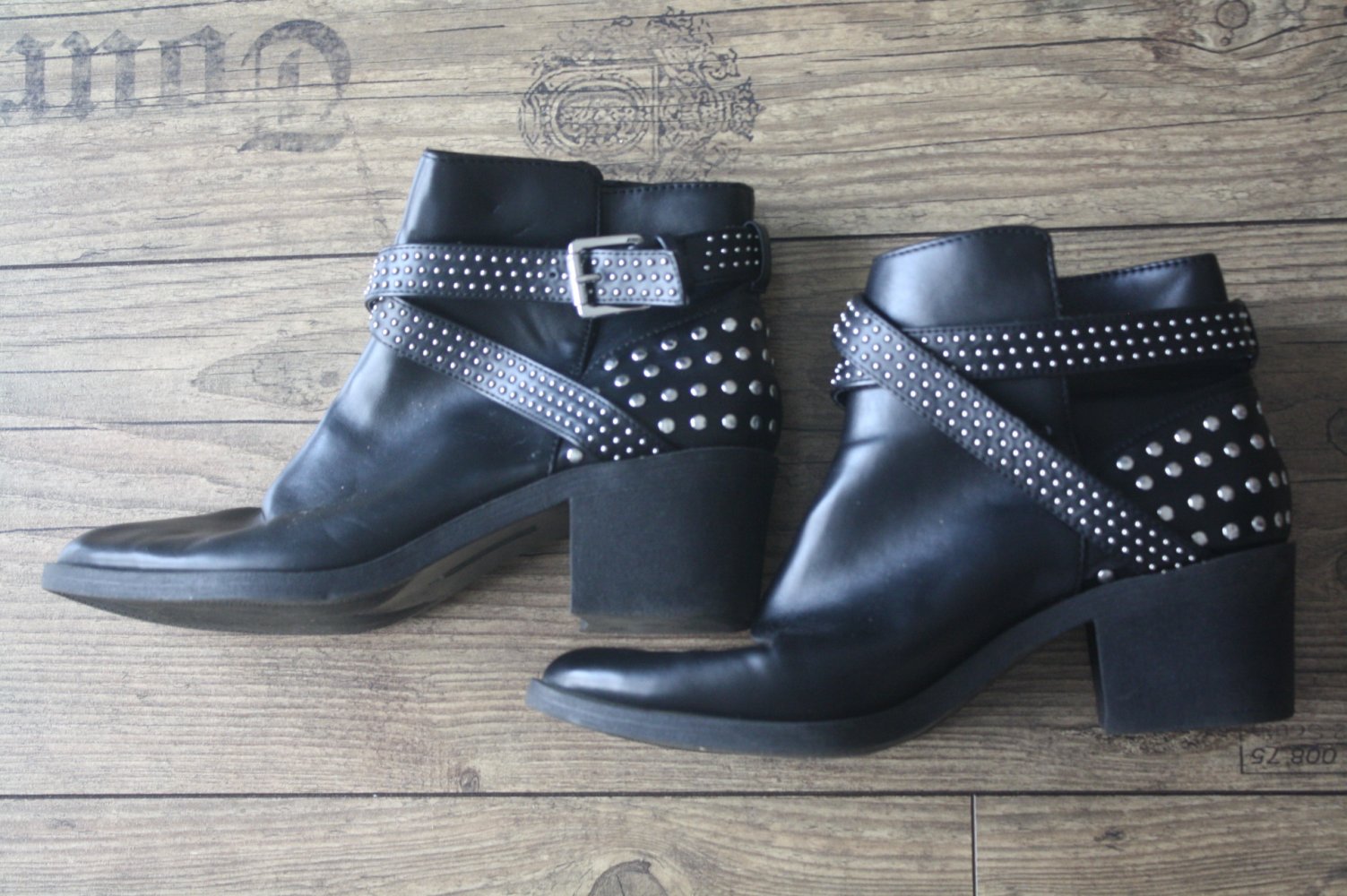 Schwarze Stiefeletten mit Nieten Boots mit Schnallen 37 Topzustand 