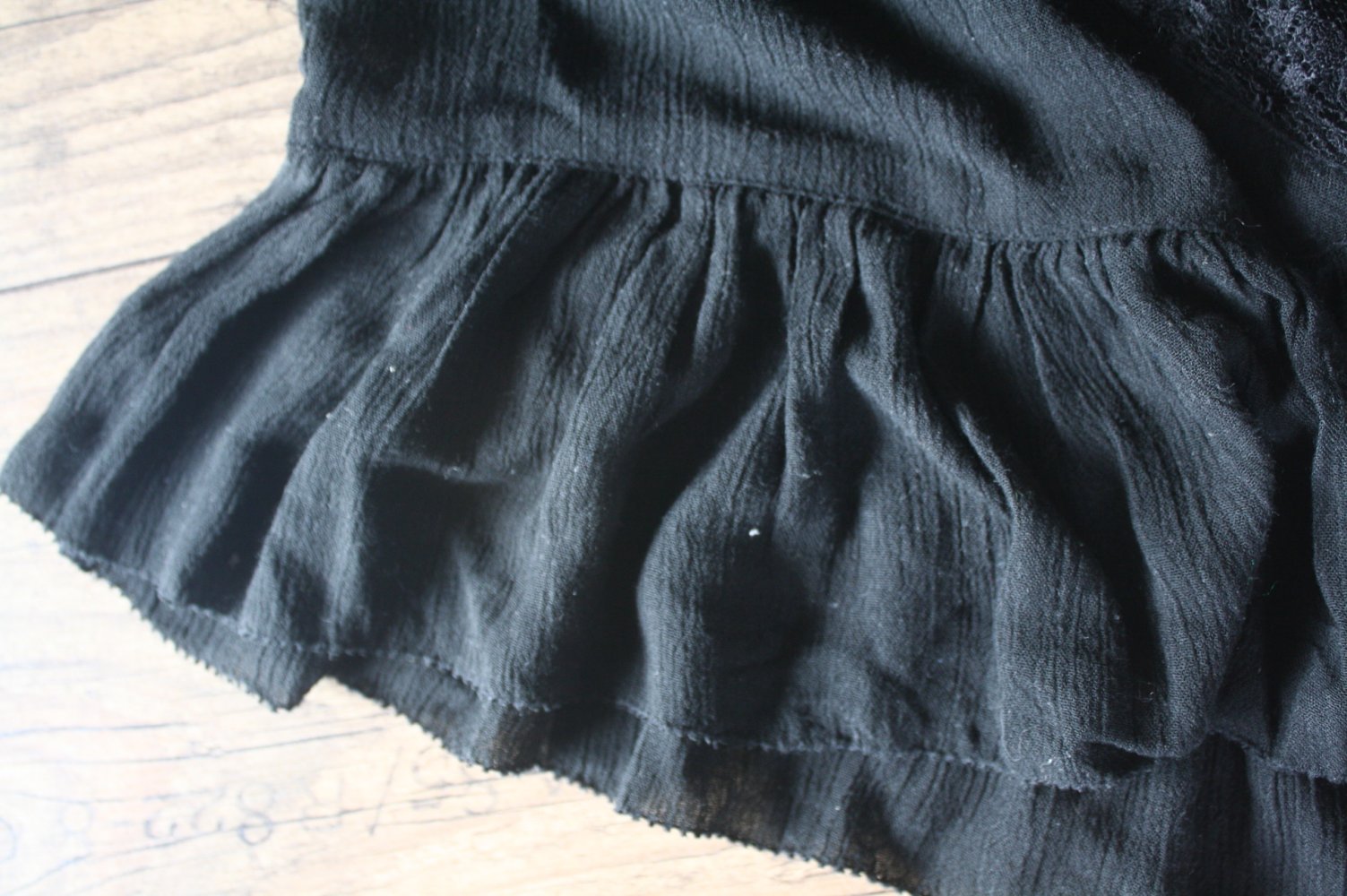 Hollister Abercrombie schwarzes Top mit Spitze und Voilant Trägershirt xs 34 Elfe Coachella wie nEU, kaum angehabt tiefschwarz