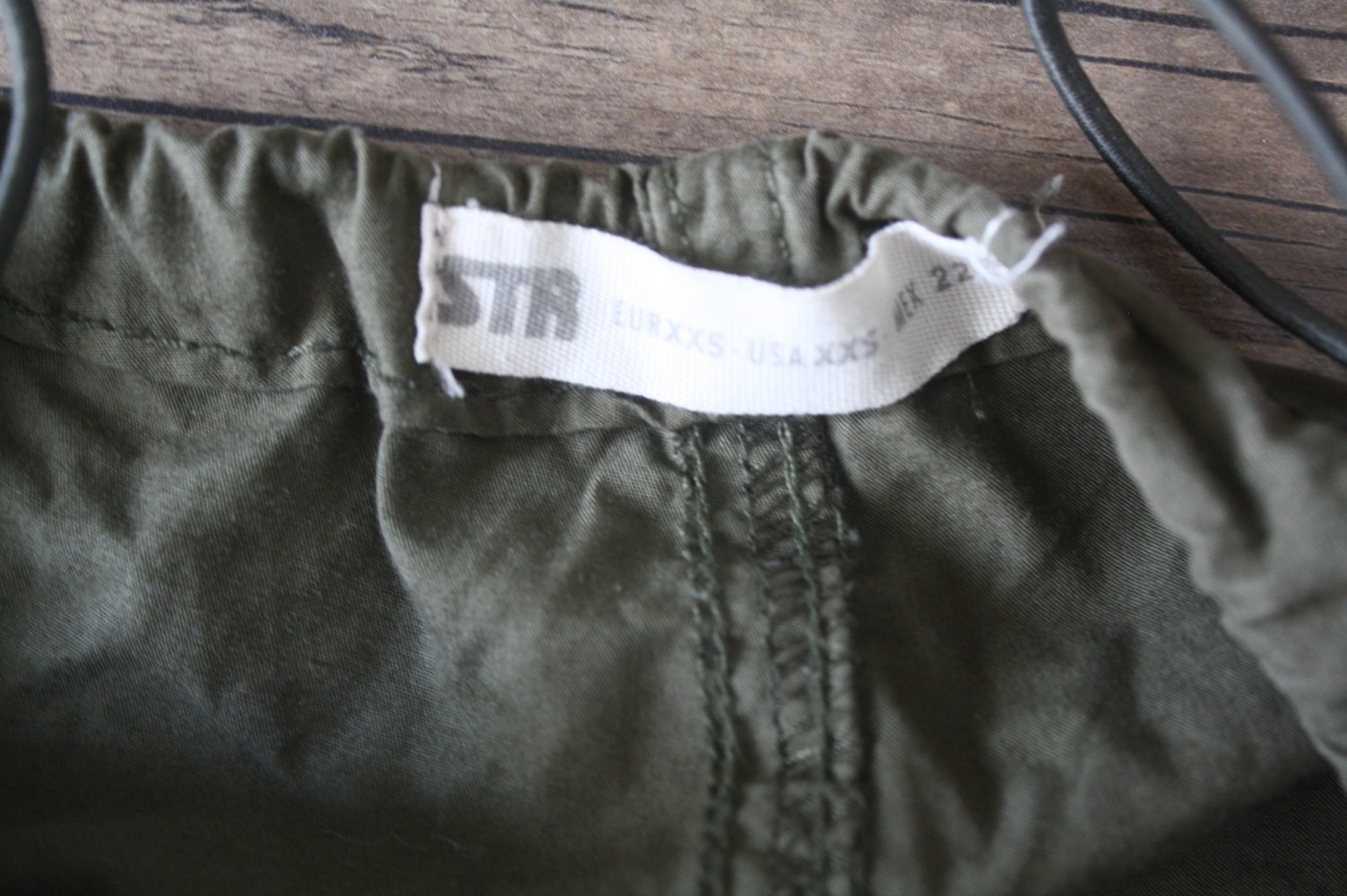 Stradivarius Parachute Pants Fallschirmhose Fliegerhose Cargopant Khaki 34 36 TOP reine Baumwolle 