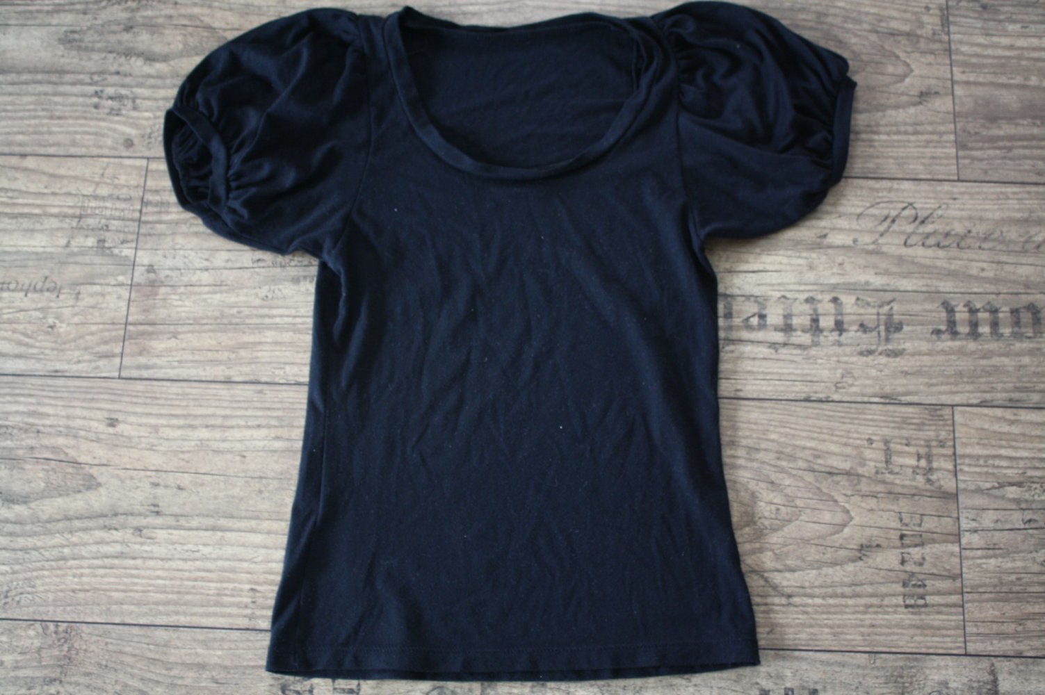 Tief schwarzes Tshirt mit Puffärmeln Ballonärmeln 34 36 Top Zustand keine Macken