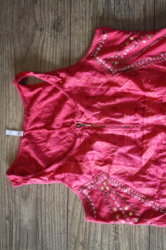 Beerenfarbenes Shirt Trägershirt Trägertop Trägerhemd mit RV vorn 40-42 Berrenfarbenes Shirt mit Nieten und RV vorn