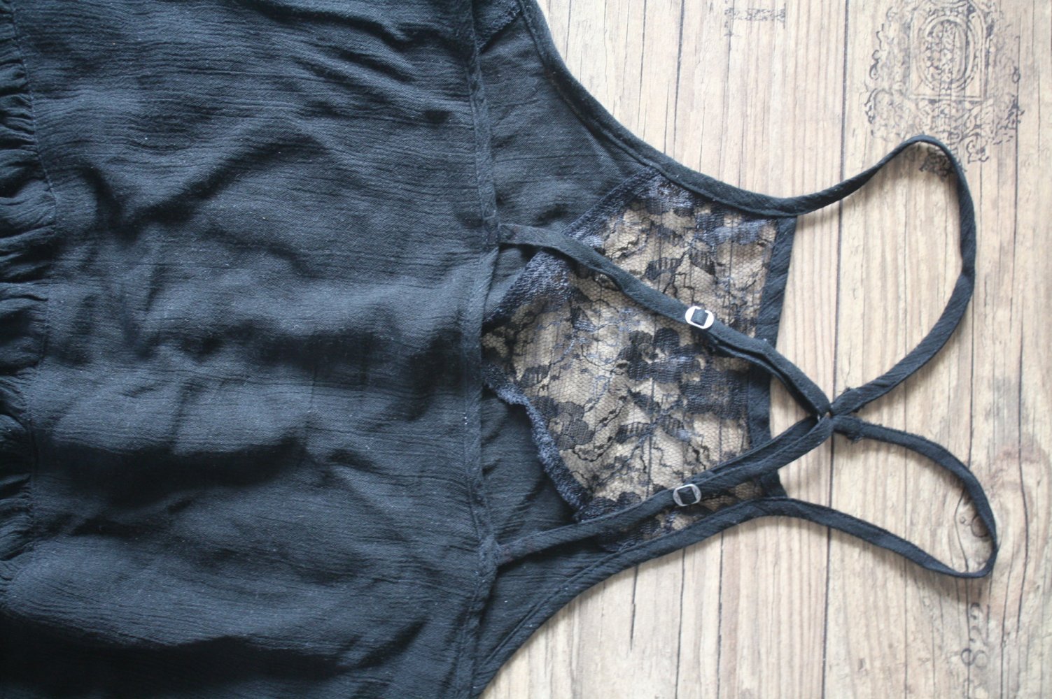 Hollister Abercrombie schwarzes Top mit Spitze und Voilant Trägershirt xs 34 Elfe Coachella wie nEU, kaum angehabt tiefschwarz