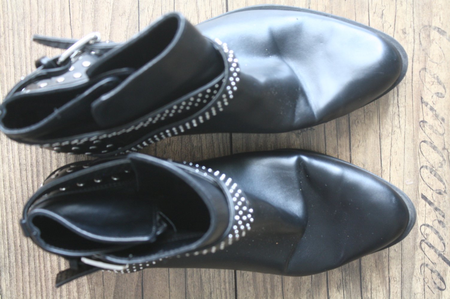 Schwarze Stiefeletten mit Nieten Boots mit Schnallen 37 Topzustand 