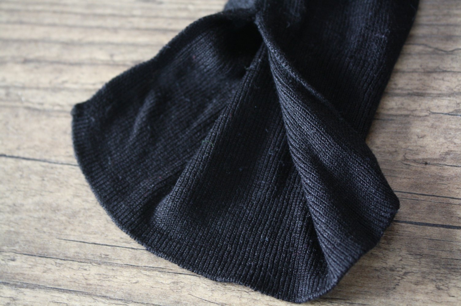 Schwarzer leichter Langarmpulli Feinstrick 40-42 wie neu Seitlich geschlitzt Ärmel geschlitzt TIEFSCHWARZ Bild 1