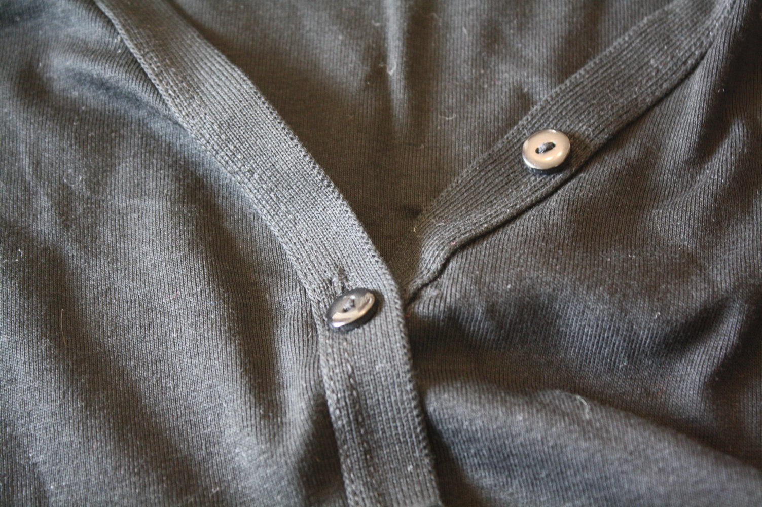 X-Mail Shirt tiefschwarz Pulli Sweatshirt Pullovershirt mit Knopfleiste 44 46 wie neu