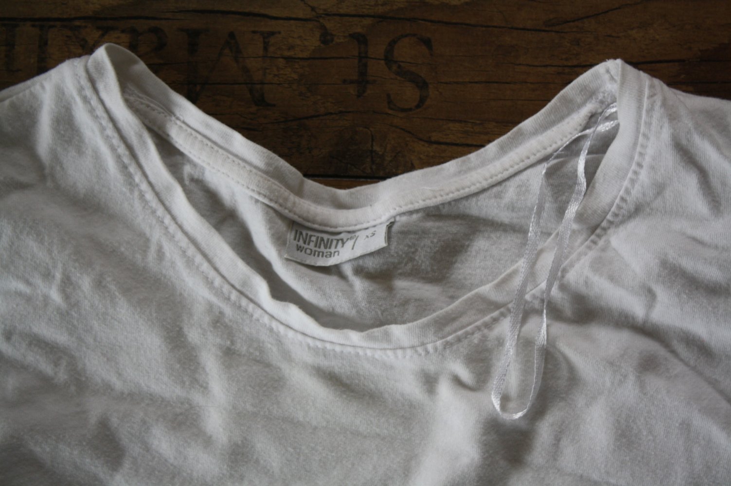 Baumwollshirt Infinity weisses Tshirt mit Cut Out Ärmeln Gr Xs 34 TOP Zustand keine Macken