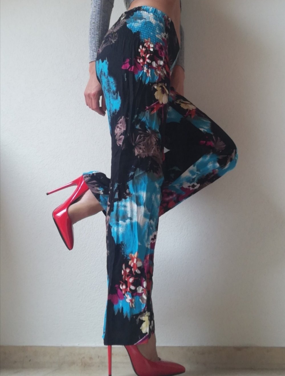 Low Waist Hüft Schlaghose Blumen XS 34