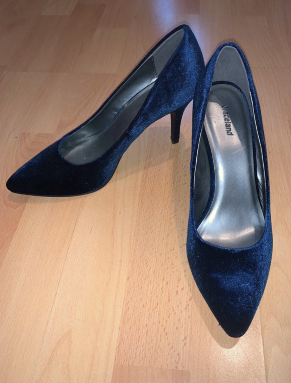 Nachtblaue Samt Pumps