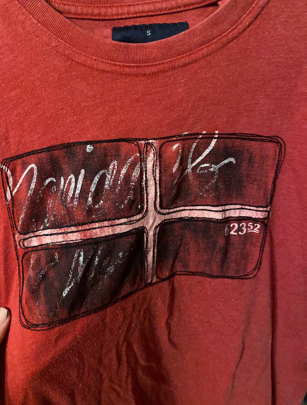 rotes männer t-shirt