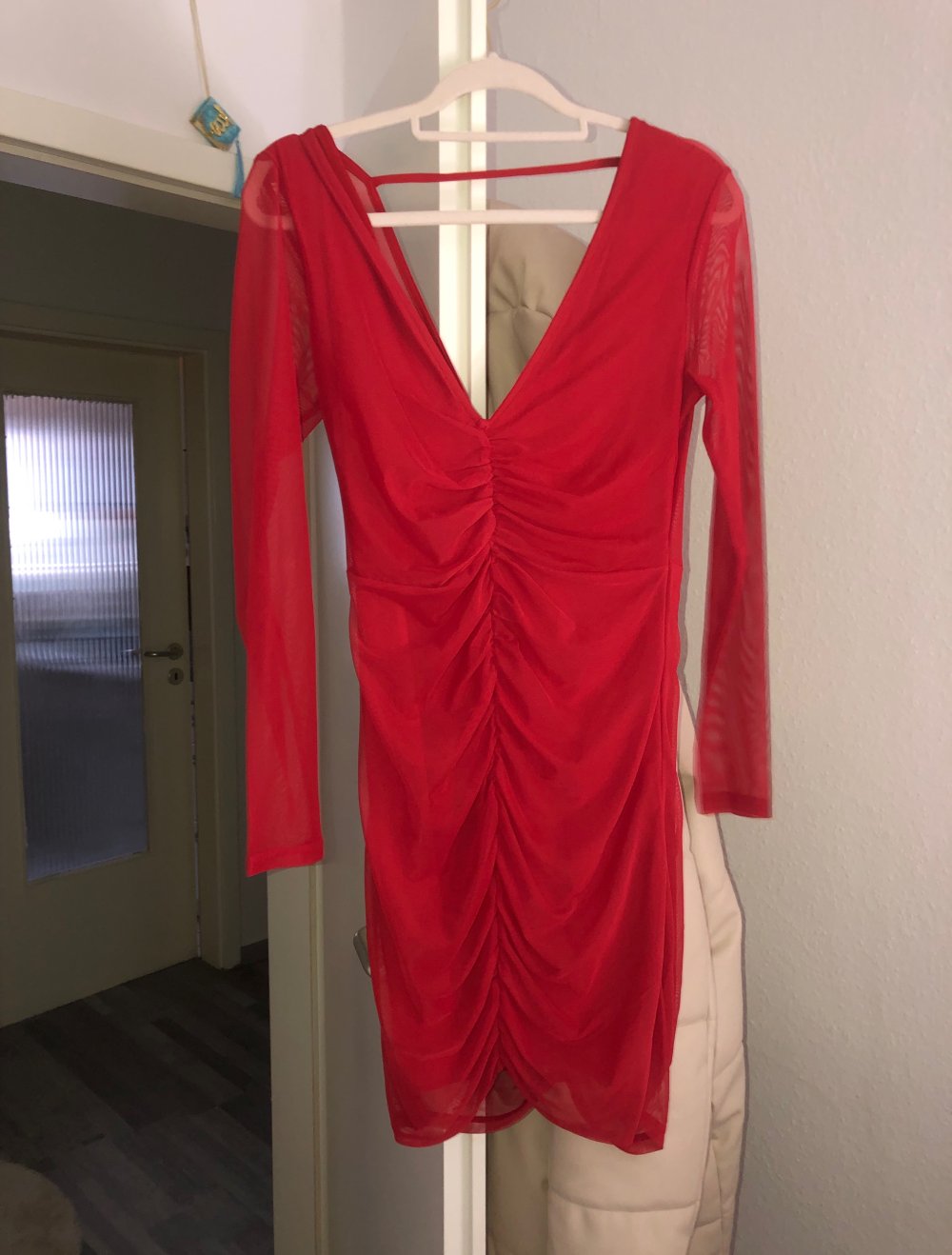rotes Kleid