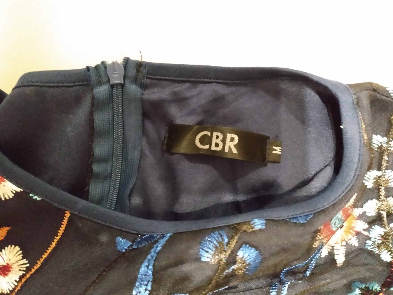 Dunkelblaues Blümchenkleid