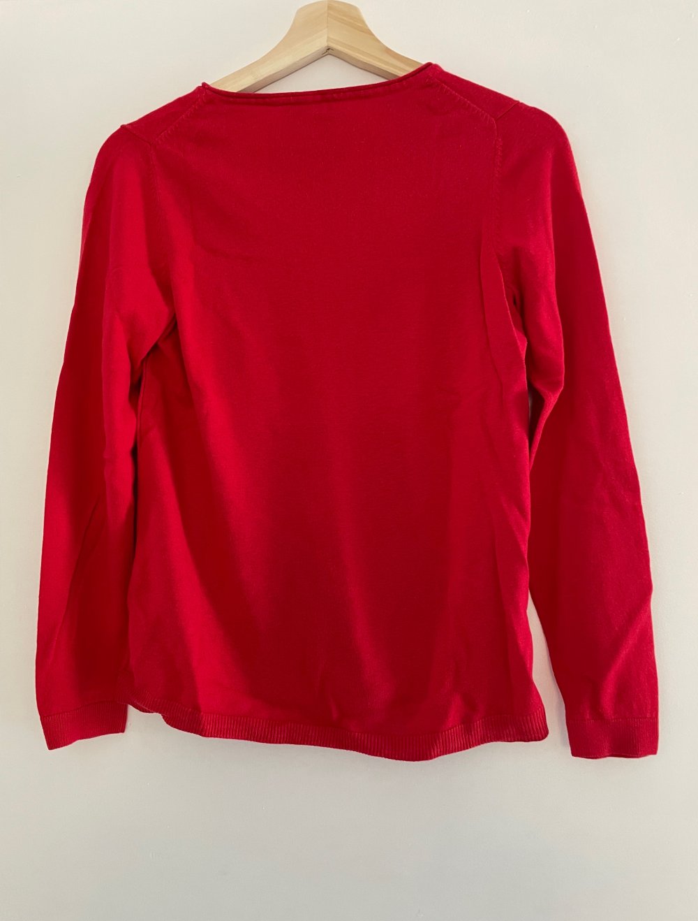 roter Pullover