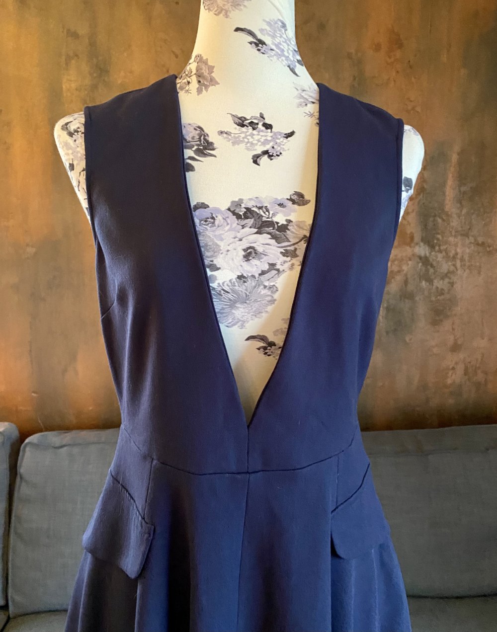 Zara Kleid mit tiefem Ausschnitt 