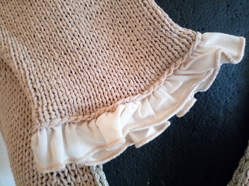 Peter Hahn Strickjacke Beigef. Goldborte Rüschen Gr. 38