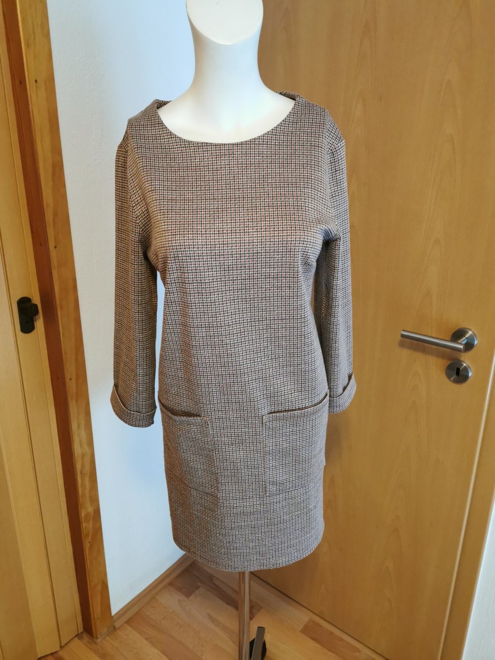 braun gemustertes Damen- Kleid, Gr. 40