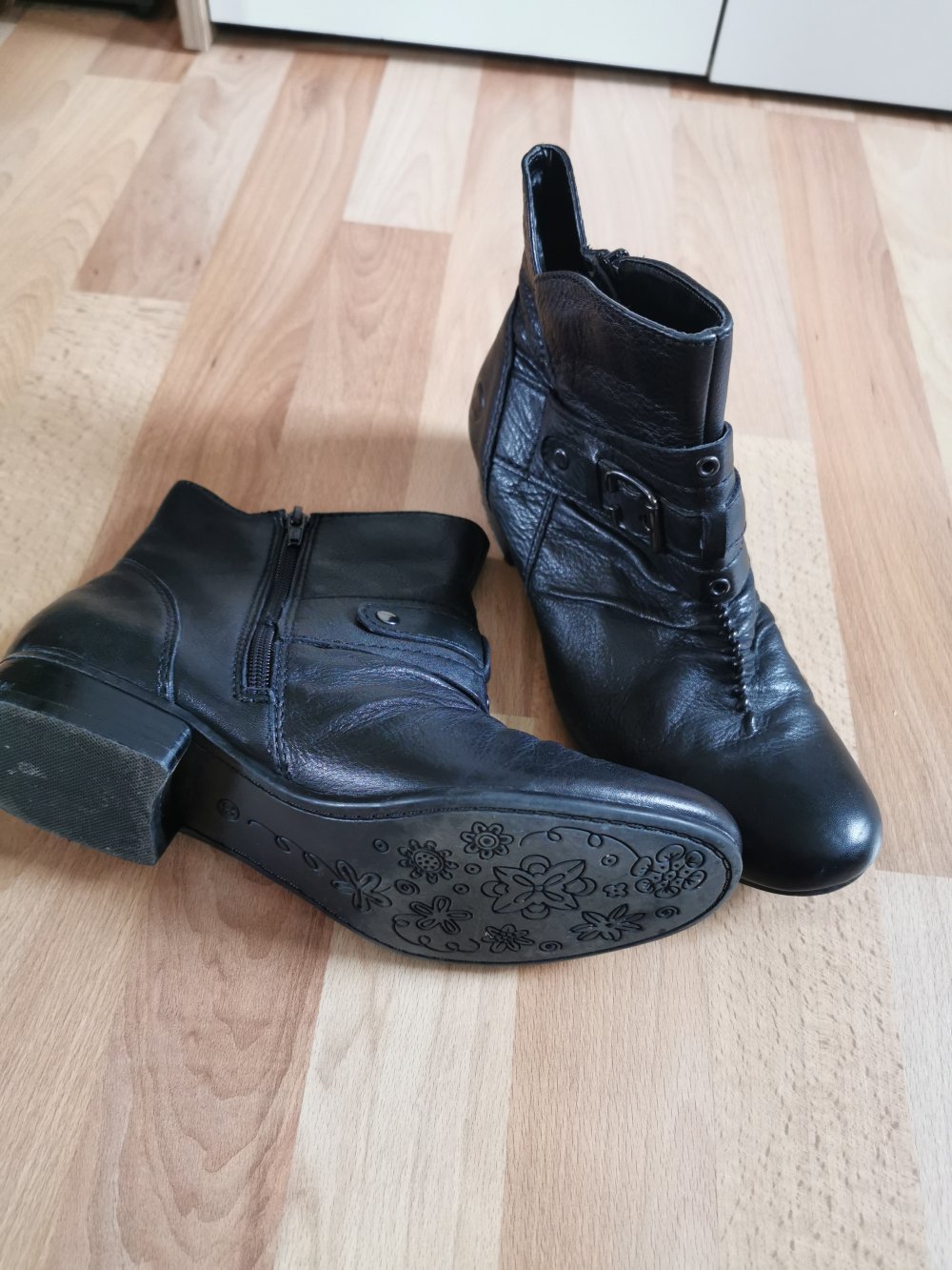 Schicke schwarze Damen- Stiefeletten von „Docker´s“, Gr. 39