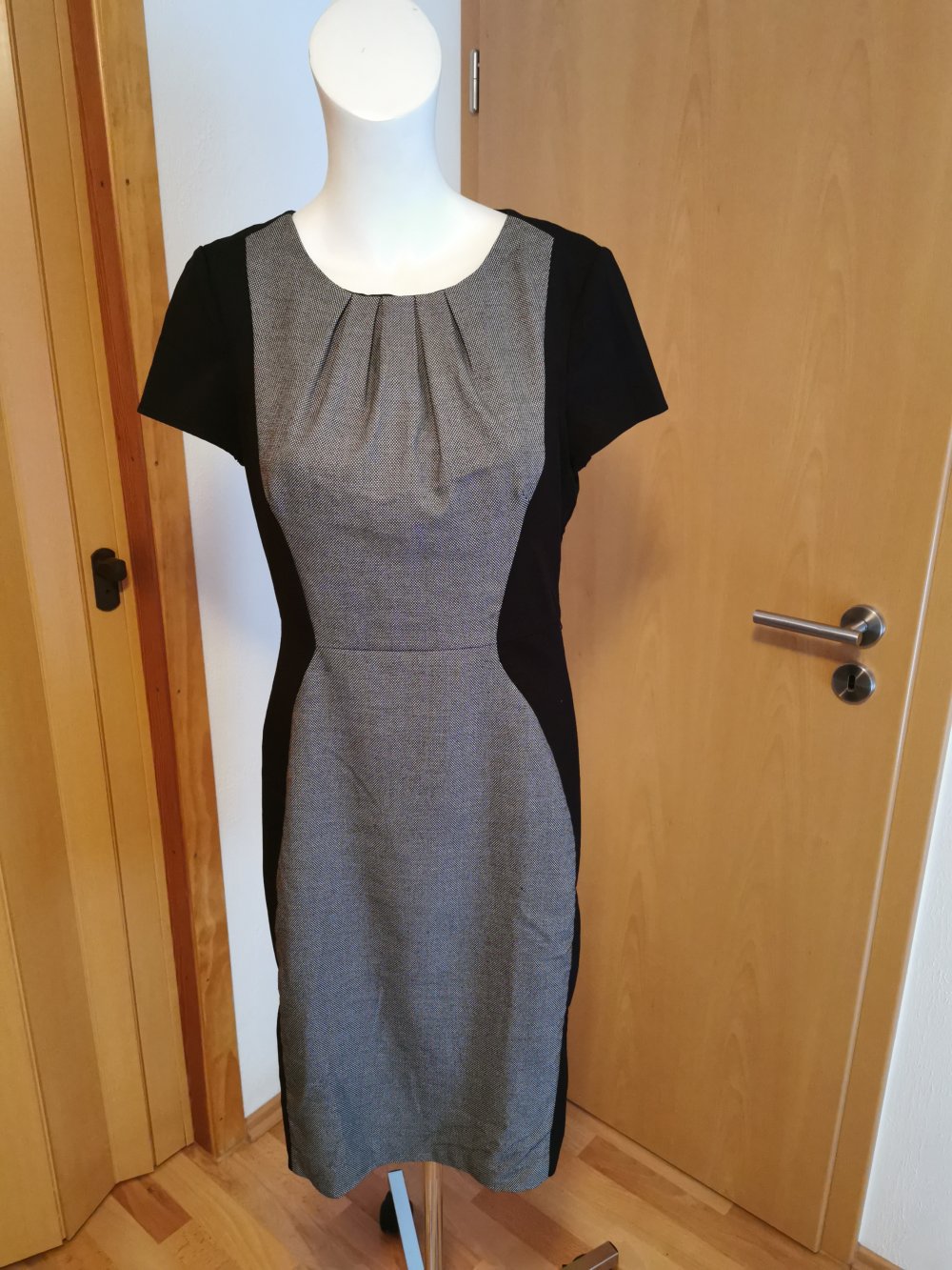 schwarzes  Damen- Business- Kleid, von „Orsay“, Gr. 38