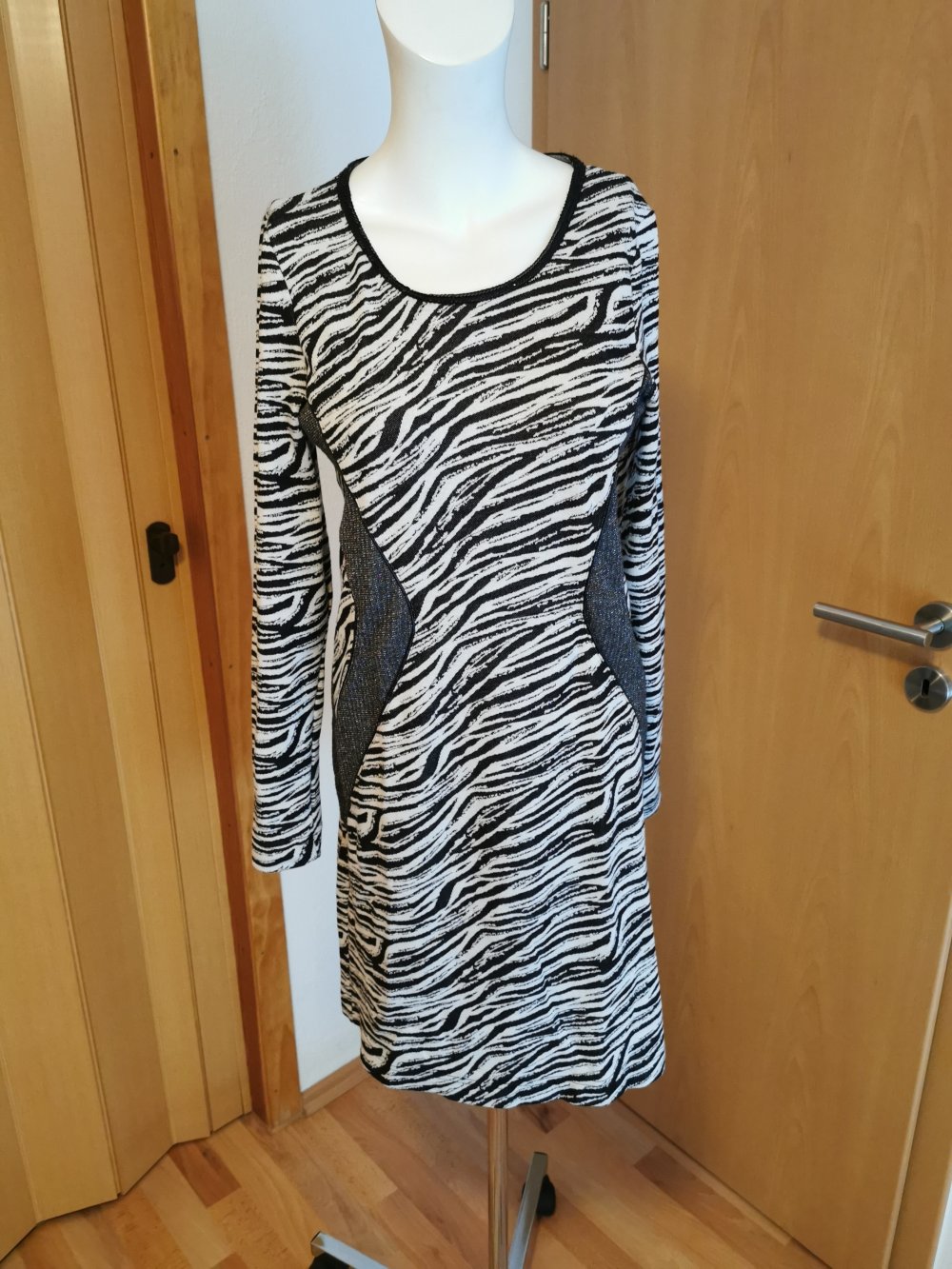 schwarz- weiß meliertes Damen- Kleid, Gr.38