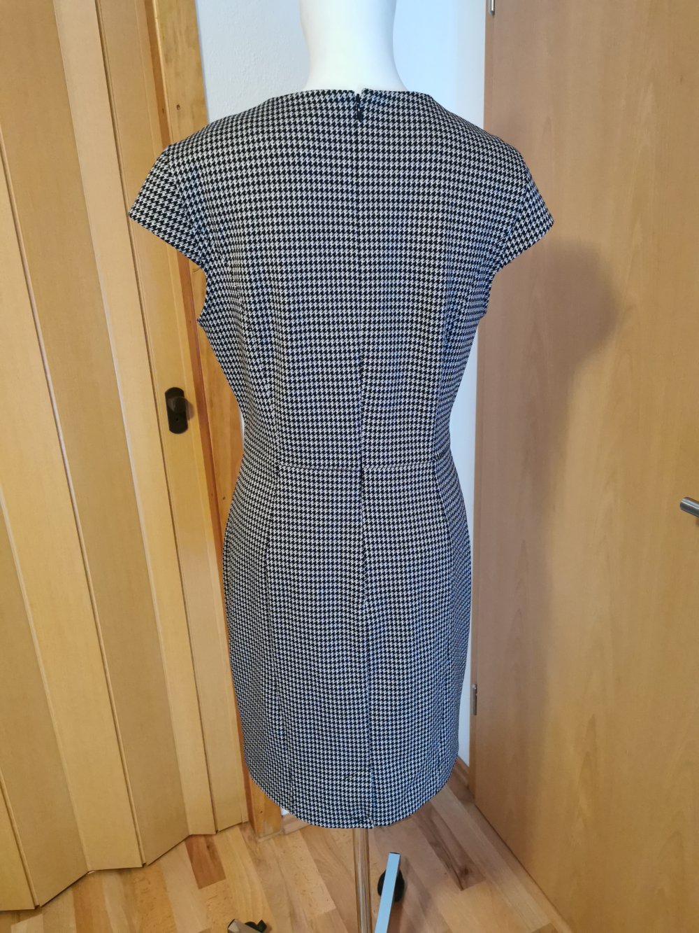 grau- schwarz kariertes Damen- Business- Kleid, Gr. 40