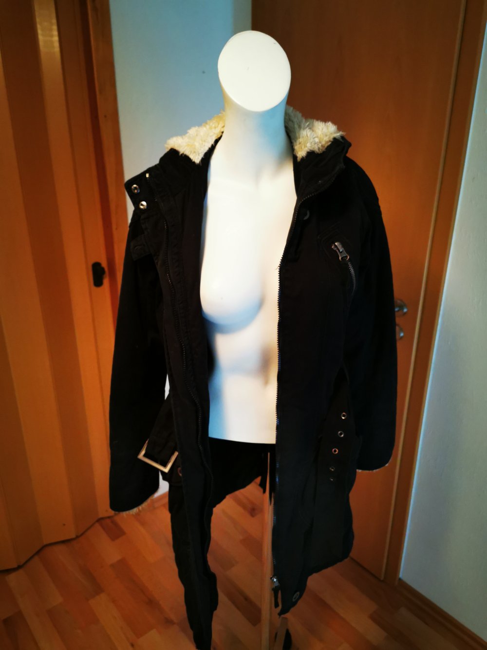 Schicke schwarze warme Winter- Damenjacke, GR. 36