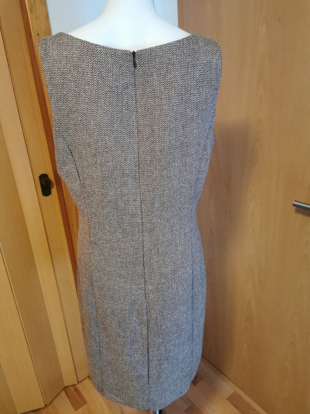 dunkelbraun gemustertes Damen- Business- Kleid, von „Comma“, Gr. 40