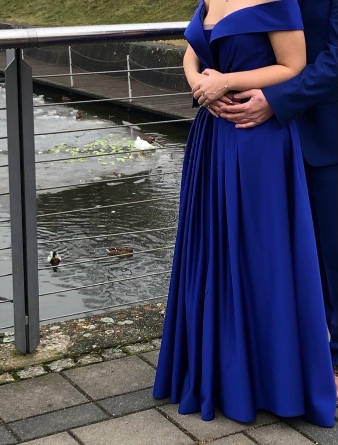 Blaues Abendkleid