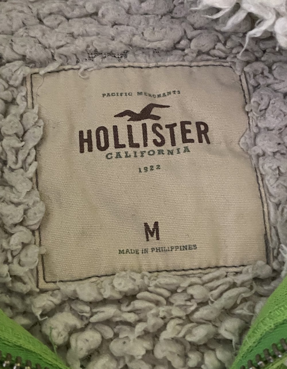 Hollyster Damen Jacke gefüttert in der Größe M  im guten Zustand