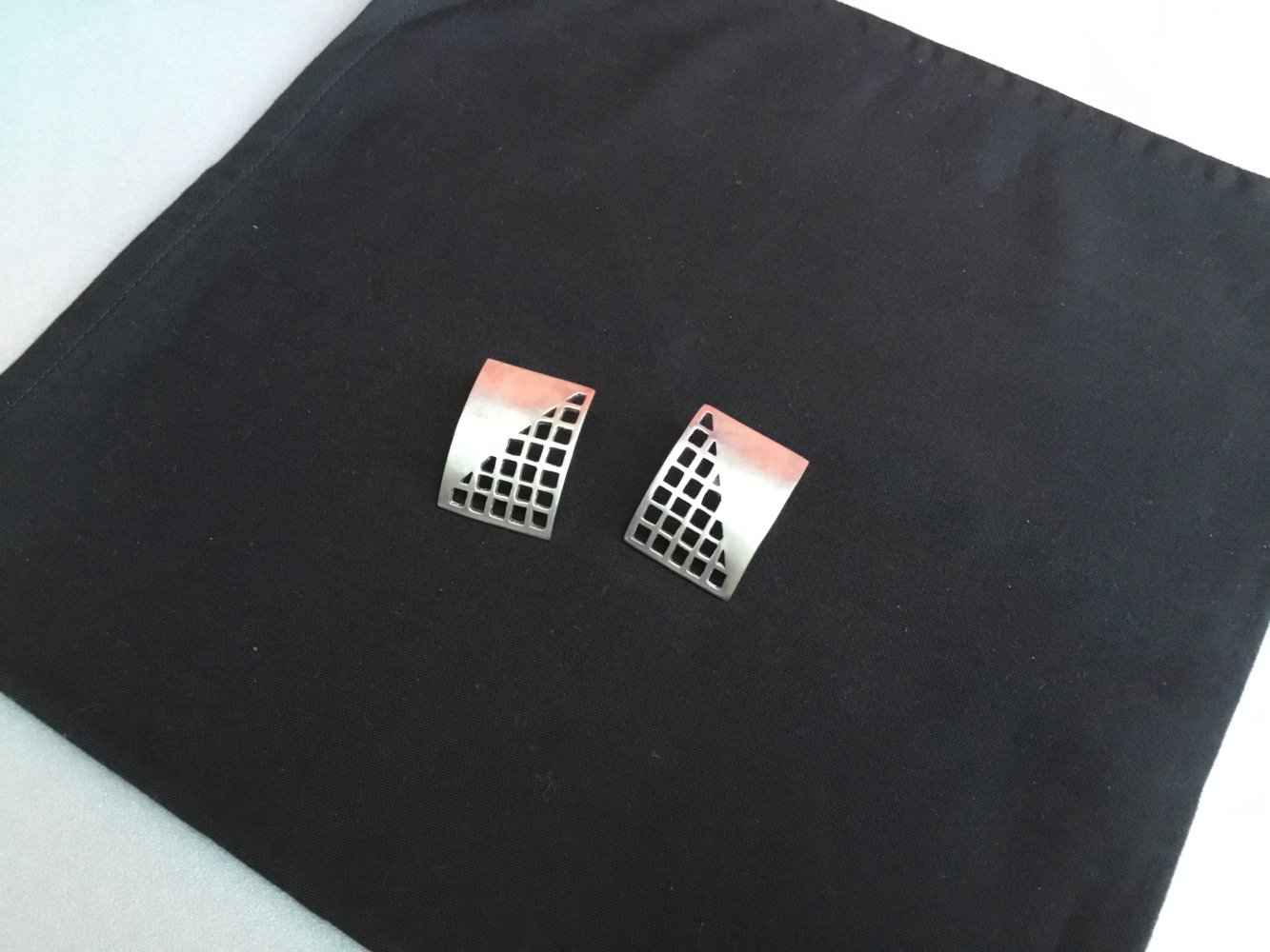 Ohrringe - Ohrschmuck - Schmuck - ein Schmuckstück der etwas anderen ART - - -