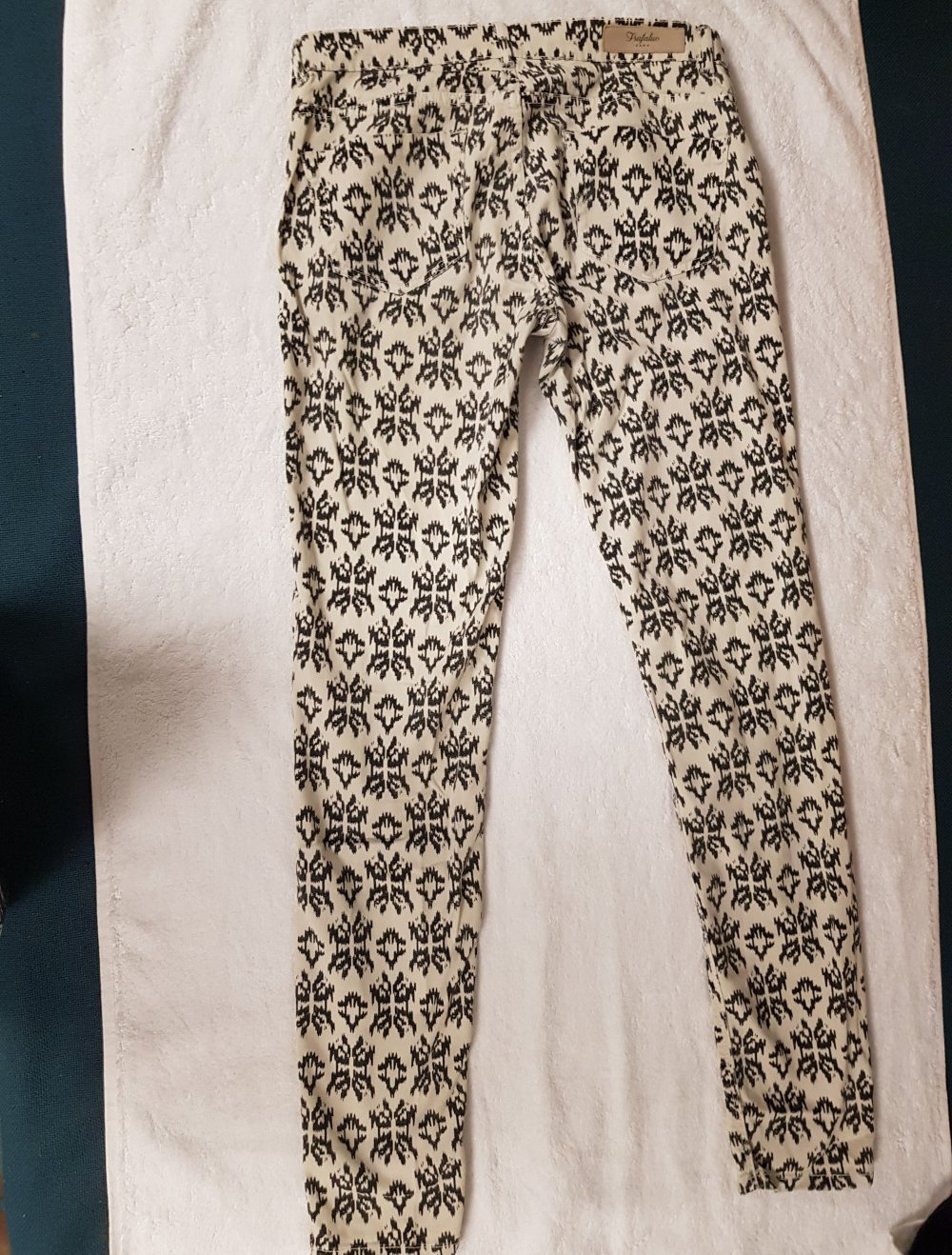 Zara Damenhose gemustert