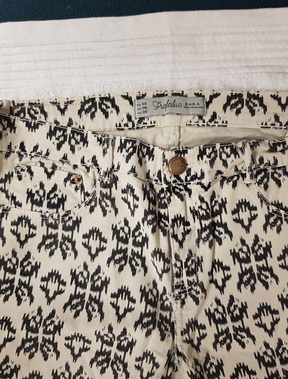 Zara Damenhose gemustert