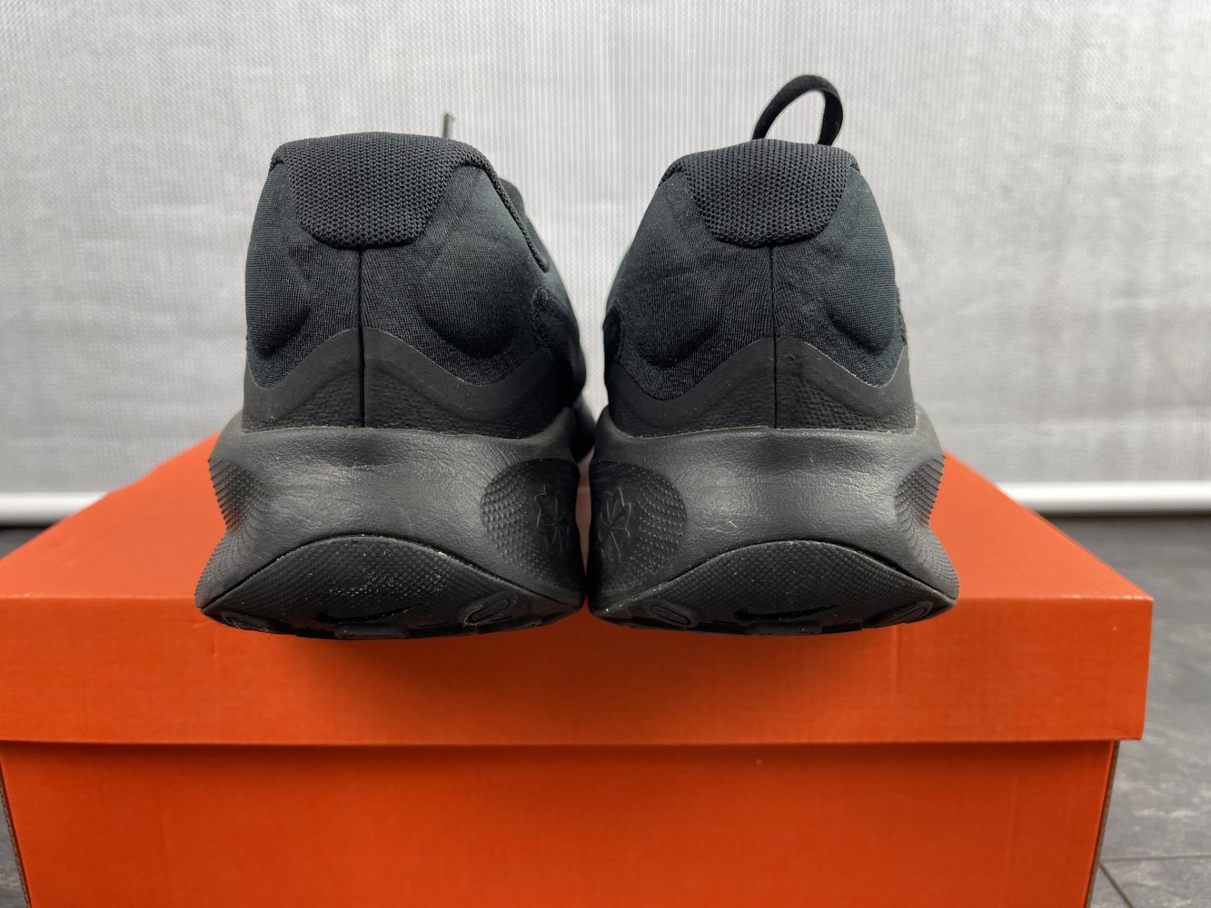 Nike Revolution 7 - Größe 4.5