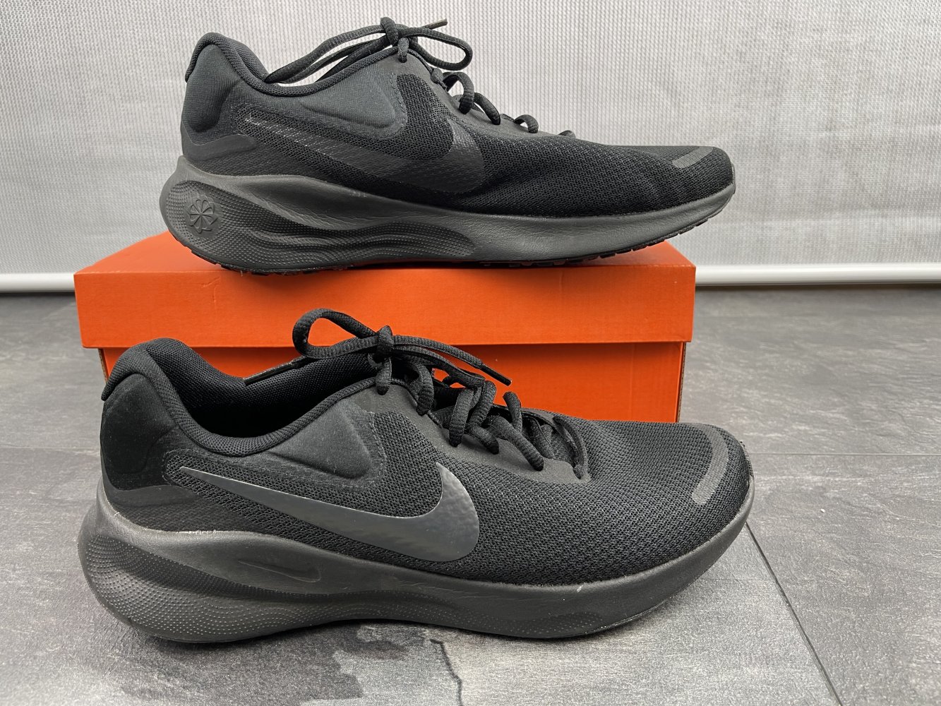 Nike Revolution 7 - Größe 4.5