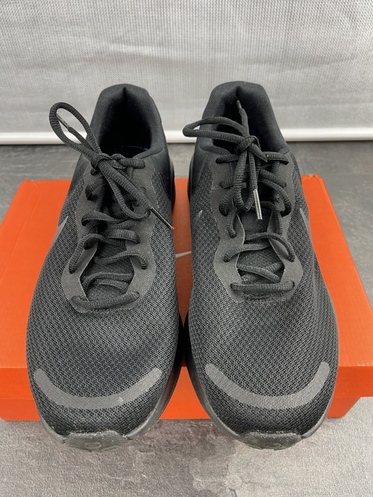 Nike Revolution 7 - Größe 4.5